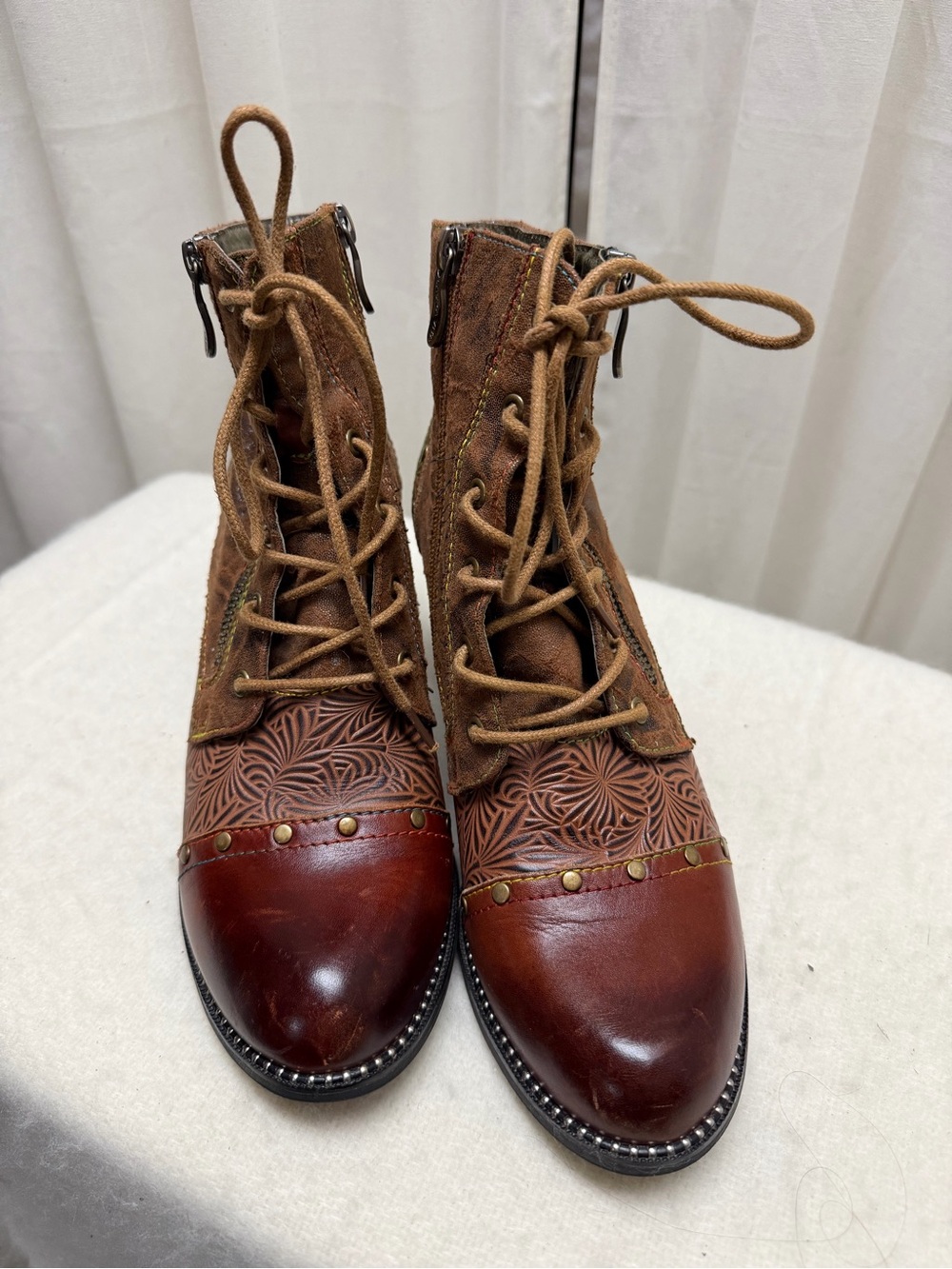 Laura Vita Leather Embossed Lace-Up Ankle Boots Booties